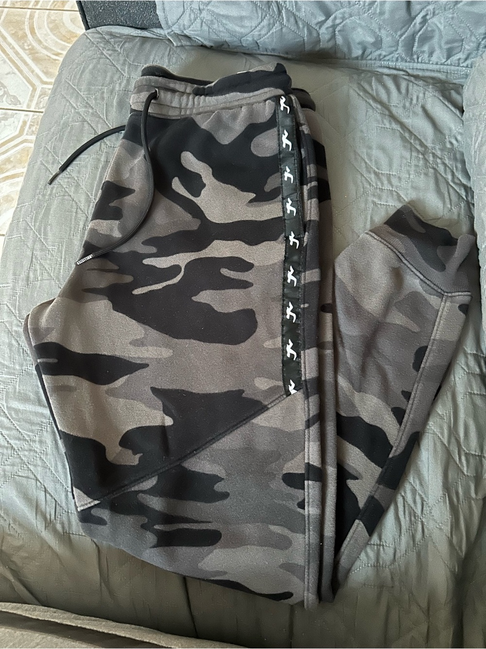 Hollister Men's Black & Olive Camo Joggers